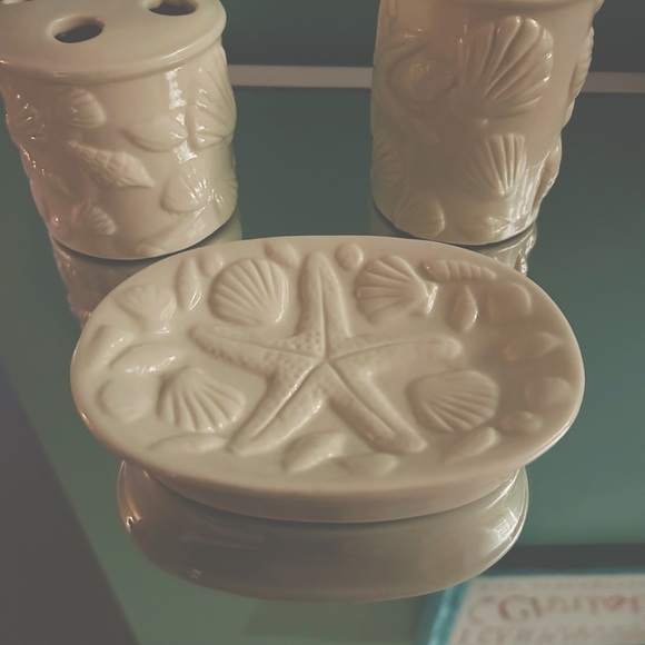 Bathroom  counter set. - Picture 3 of 3